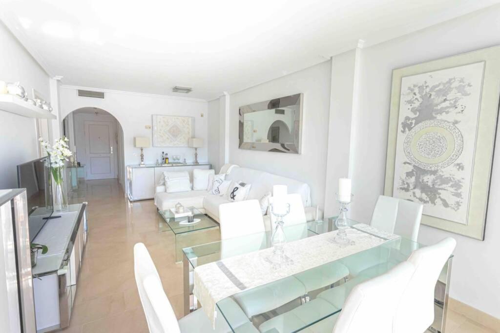 Brigth Apartment/2Bed/2Bath/100M Beach/Sea Views Marbella Esterno foto