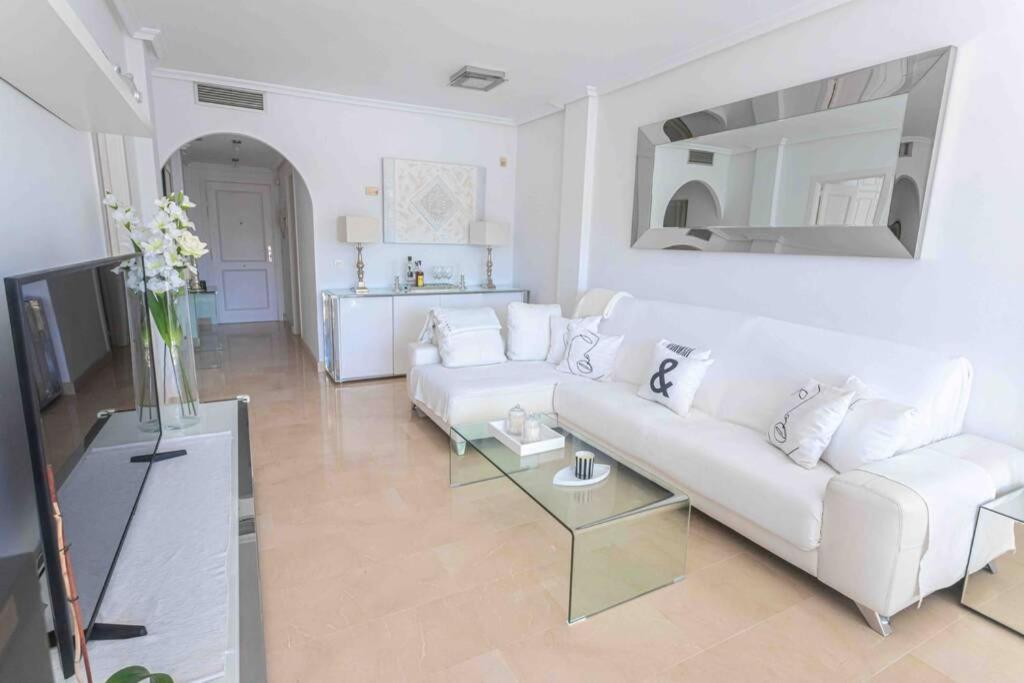 Brigth Apartment/2Bed/2Bath/100M Beach/Sea Views Marbella Esterno foto